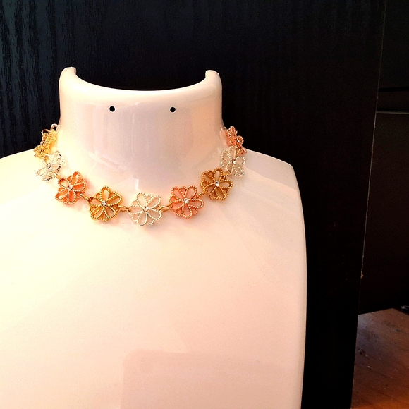 💥SALE💥Laura Conrad NWT, Flower Rhinestone Bracelet - Picture 3 of 6